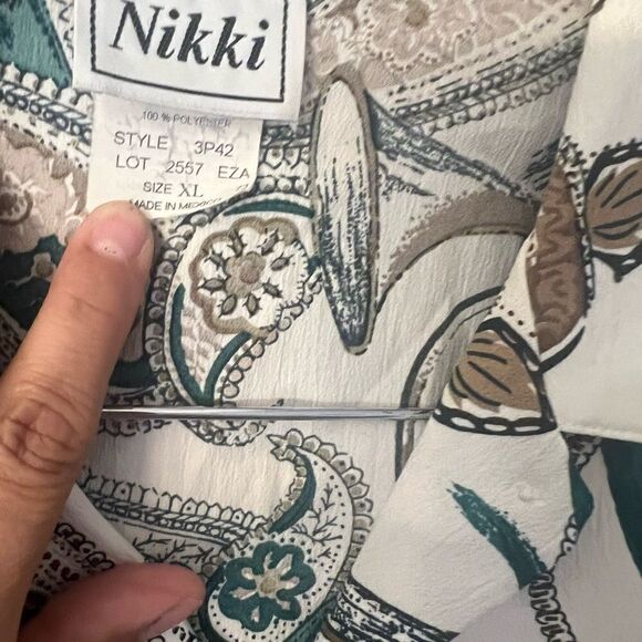 Vintage Nikki Women’s gold tone Button Belt  silky feel Blouse.  Size XL. - Picture 3 of 7